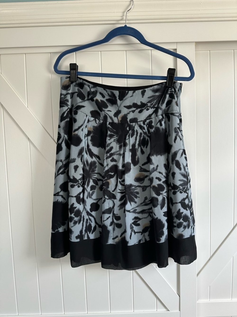 The Limited 100% Silk Floral Pleated A-Line Skirt Black Gray Size 6
